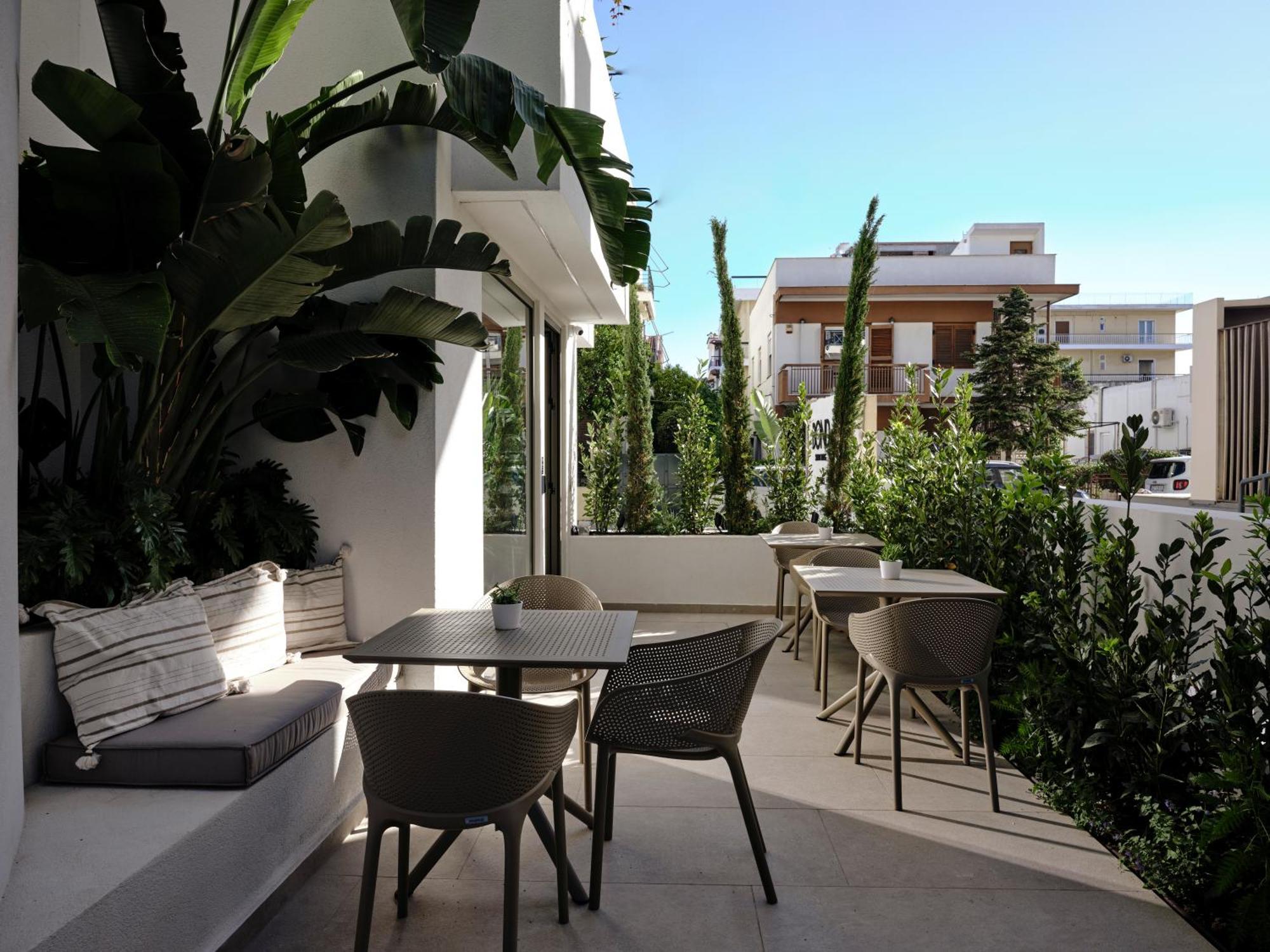 Bond Smart Living Suites Athens Ngoại thất bức ảnh