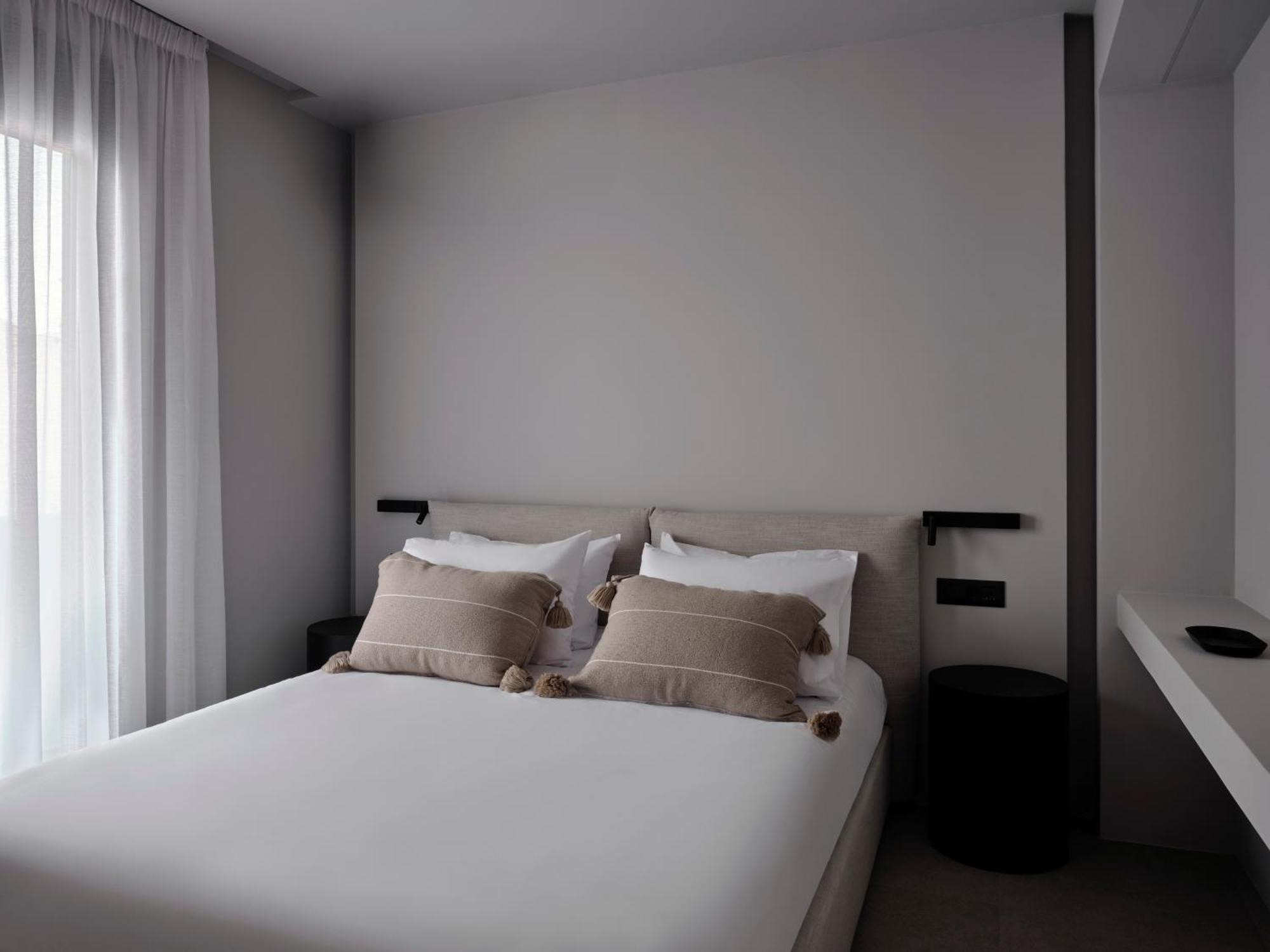 Bond Smart Living Suites Athens Ngoại thất bức ảnh
