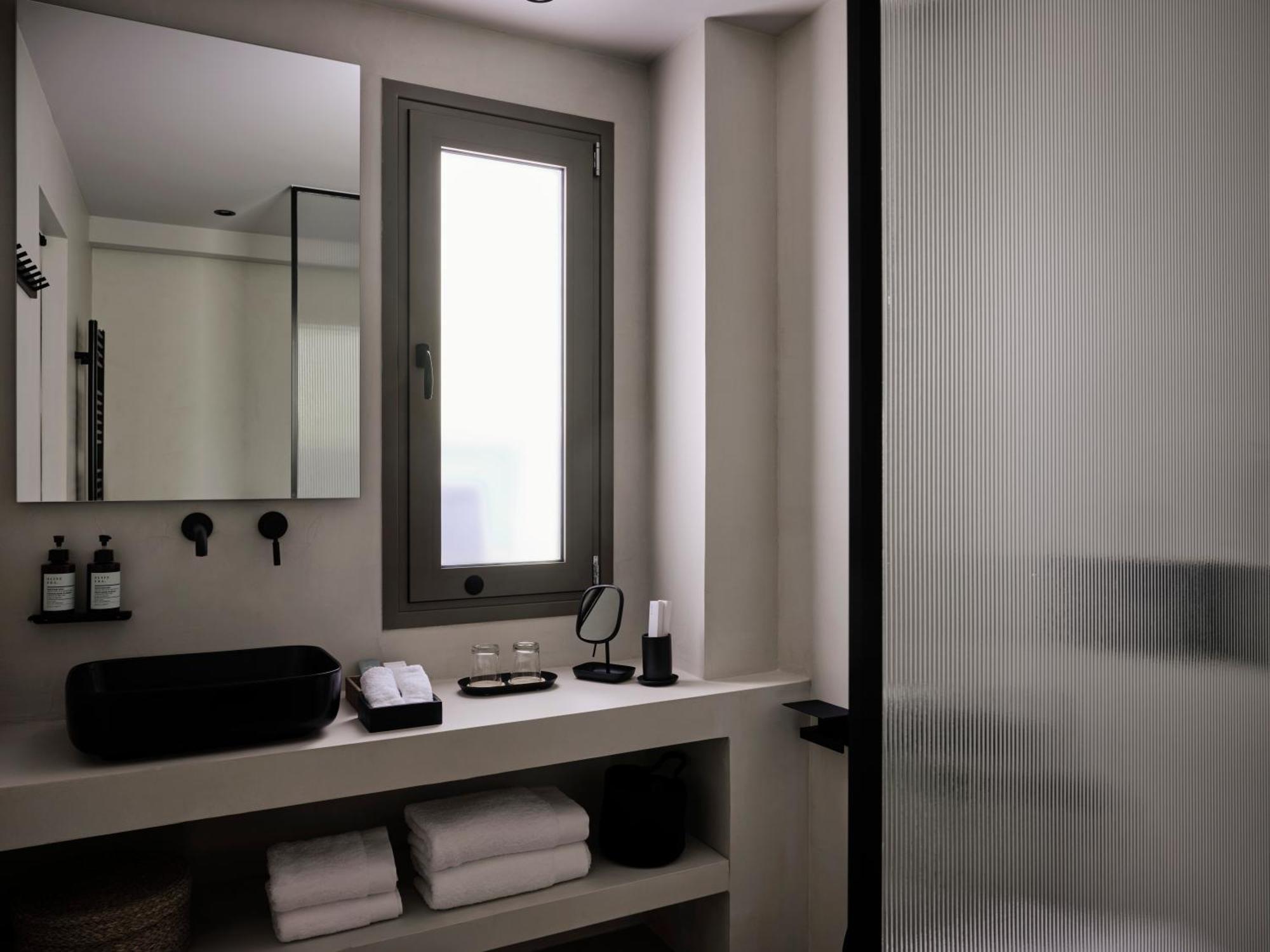 Bond Smart Living Suites Athens Ngoại thất bức ảnh