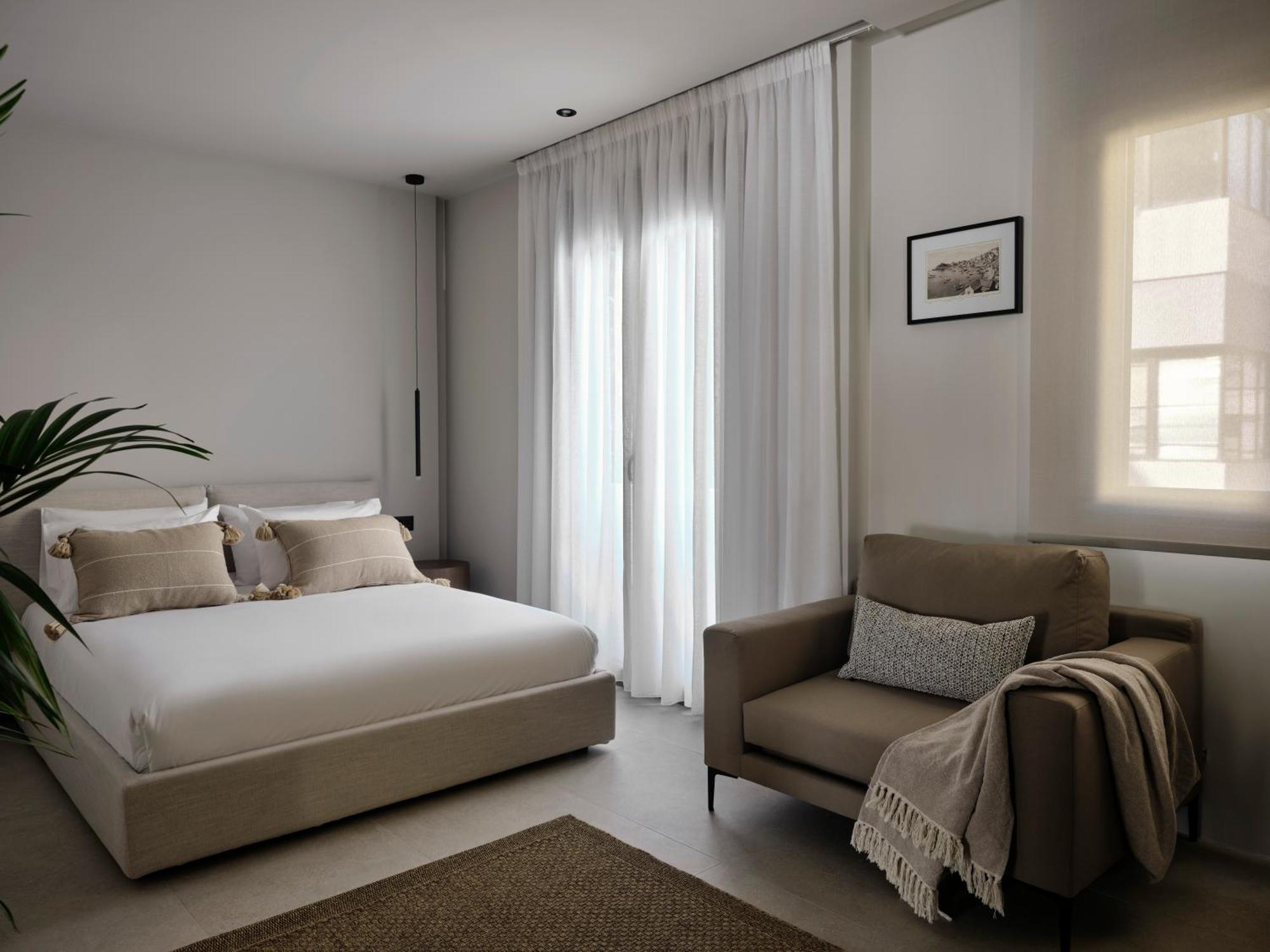 Bond Smart Living Suites Athens Ngoại thất bức ảnh