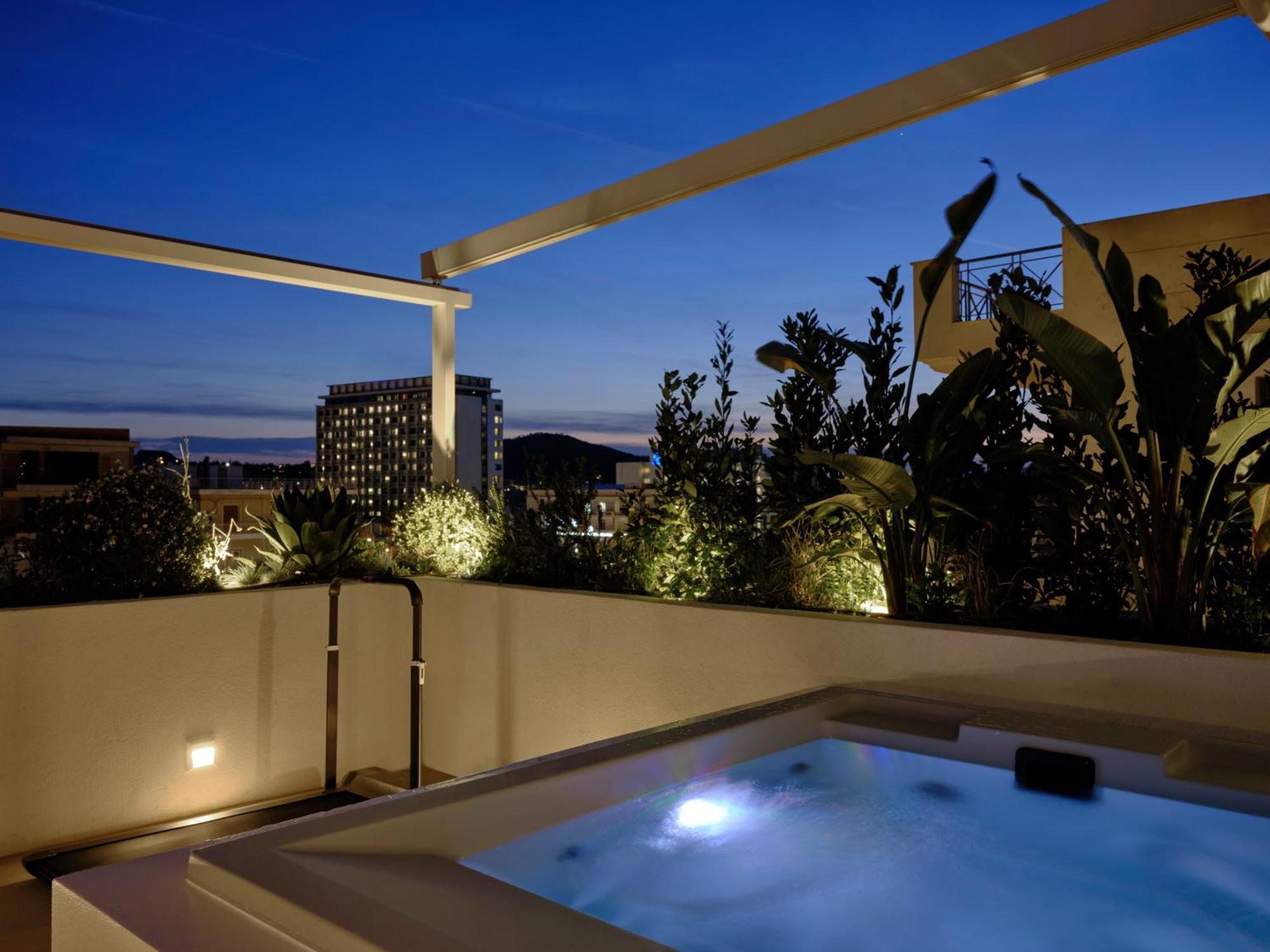 Bond Smart Living Suites Athens Ngoại thất bức ảnh