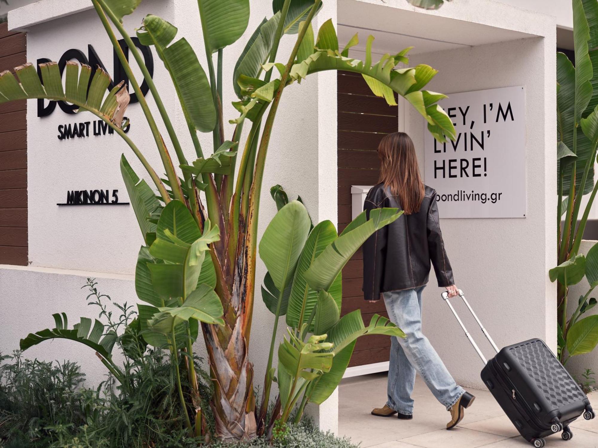 Bond Smart Living Suites Athens Ngoại thất bức ảnh